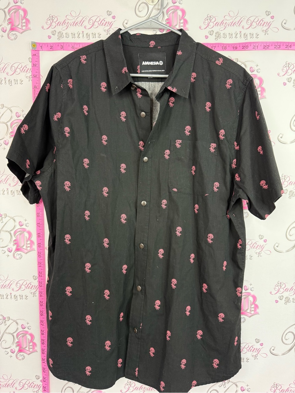 AMNESIA Men's Black Short-Sleeve Button-Up Shirt with Pink Skull Print